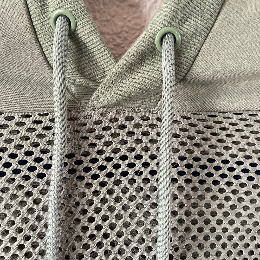Hooded workout mesh hooded size large sweater